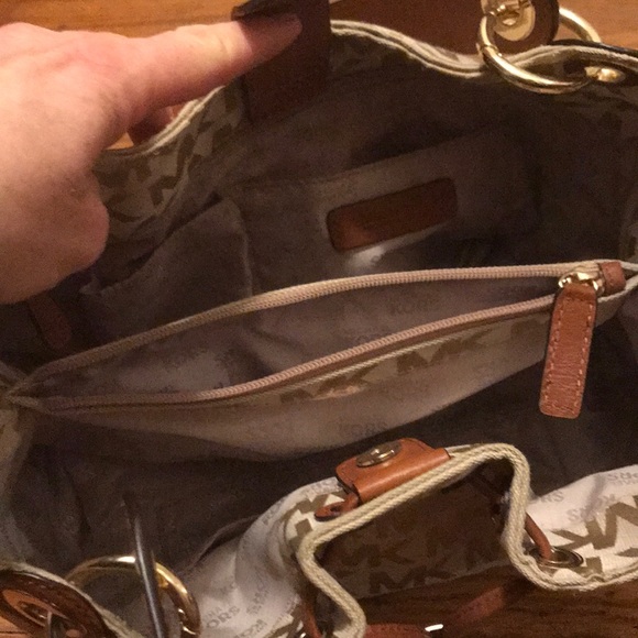 Michael Kors purse - Picture 6 of 6